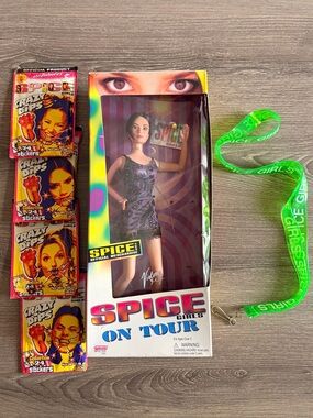 1998 Spice Girls Posh On Tour Doll NIB + Lanyard & Crazy Dips (Mini Missing)